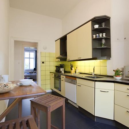 Elegante Altbauwohnung Берлин Экстерьер фото