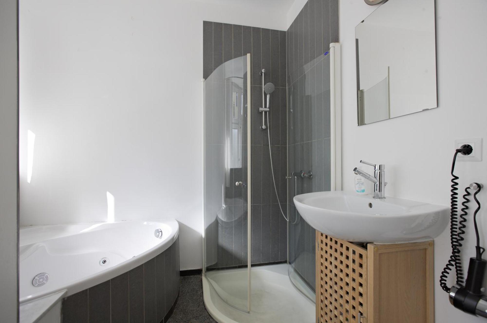 Elegante Altbauwohnung Берлин Экстерьер фото