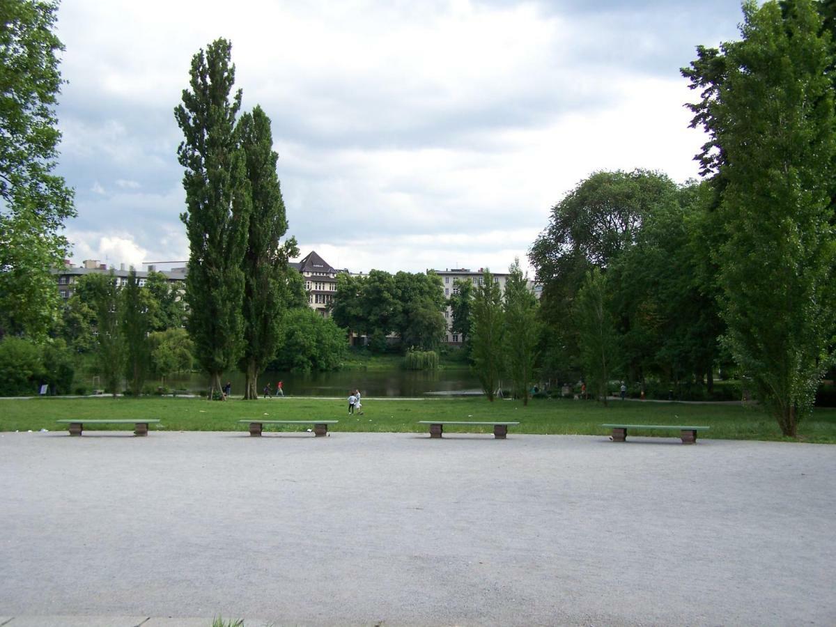 Elegante Altbauwohnung Берлин Экстерьер фото